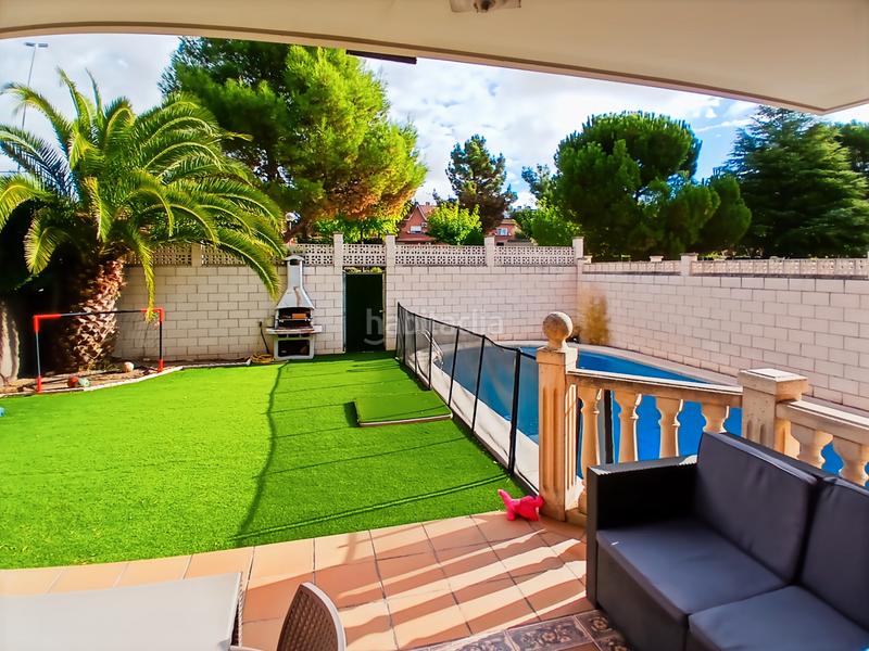 Foto 0bd1f6f4-872d-44fc-bc7f-f015c1f96a44. Casa aparellada amb xemeneia calefacció aparcament piscina a Rivas - Vaciamadrid