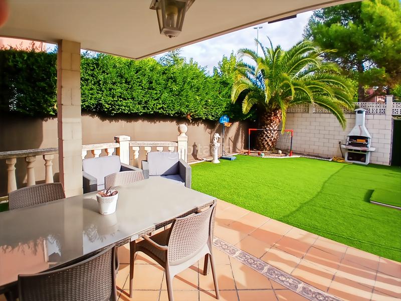 Foto 0c732df4-2b28-4cec-85e8-9e23aca106e5. Casa aparellada amb xemeneia calefacció aparcament piscina a Rivas - Vaciamadrid