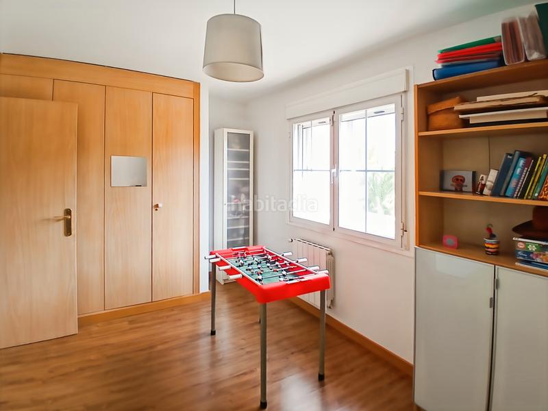 Foto 1aabf22f-f0d6-40c4-b43a-eb12a72efd48. Casa aparellada amb xemeneia calefacció aparcament piscina a Rivas - Vaciamadrid