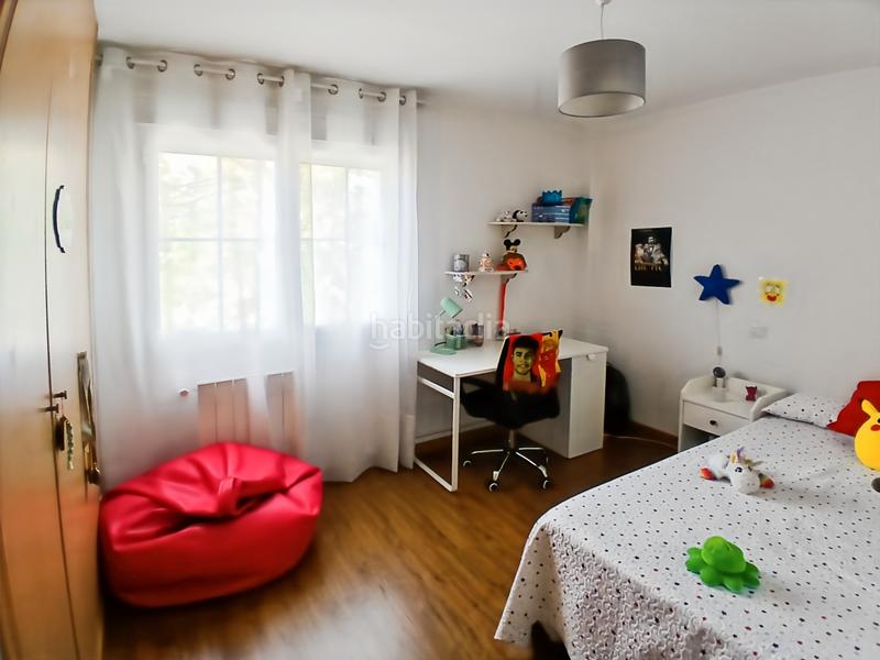 Foto 2f6e7b03-1220-44c9-979d-9ecb6a68c648. Casa aparellada amb xemeneia calefacció aparcament piscina a Rivas - Vaciamadrid