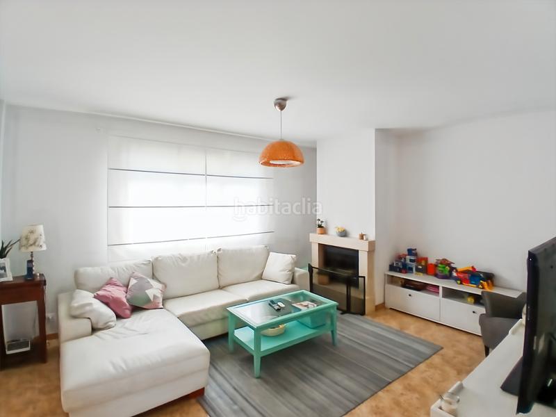 Foto a57b05a5-e4a3-45e2-94b6-e49ad6272717. Casa aparellada amb xemeneia calefacció aparcament piscina a Rivas - Vaciamadrid