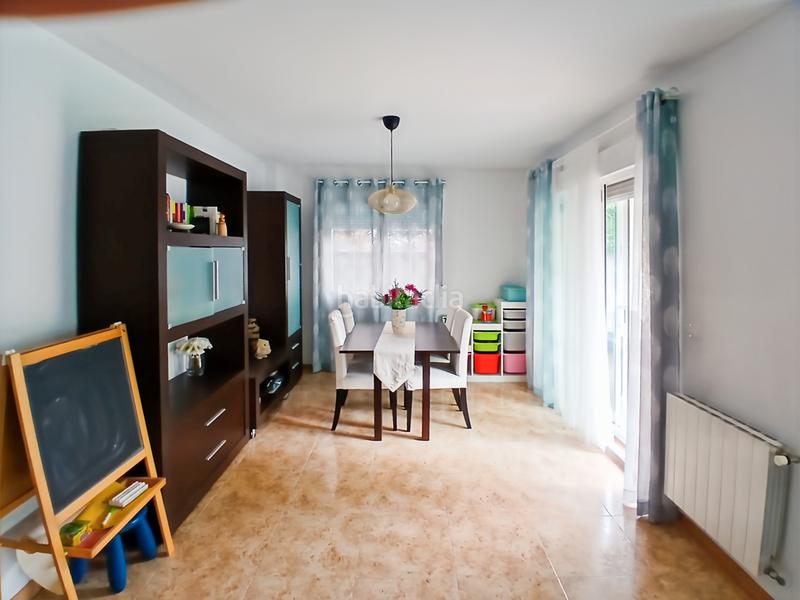 Foto b20ba48b-f543-4082-b514-990ea2968ab2. Casa aparellada amb xemeneia calefacció aparcament piscina a Rivas - Vaciamadrid