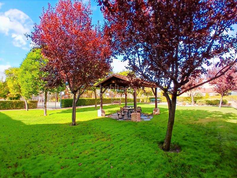 Foto d3e62e85-30dc-4810-8a2f-db31a394d91a. Casa aparellada amb xemeneia calefacció aparcament piscina a Rivas - Vaciamadrid