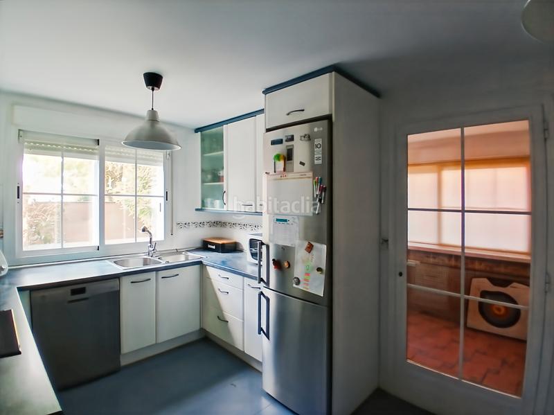 Foto d3ee783d-4e6d-41ad-bf7d-f2e341eb9417. Casa aparellada amb xemeneia calefacció aparcament piscina a Rivas - Vaciamadrid