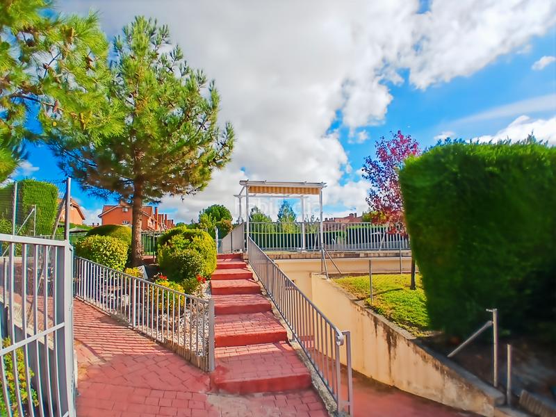 Foto e4436681-4ffc-4d9e-a194-cdf74d0cfe0b. Casa aparellada amb xemeneia calefacció aparcament piscina a Rivas - Vaciamadrid