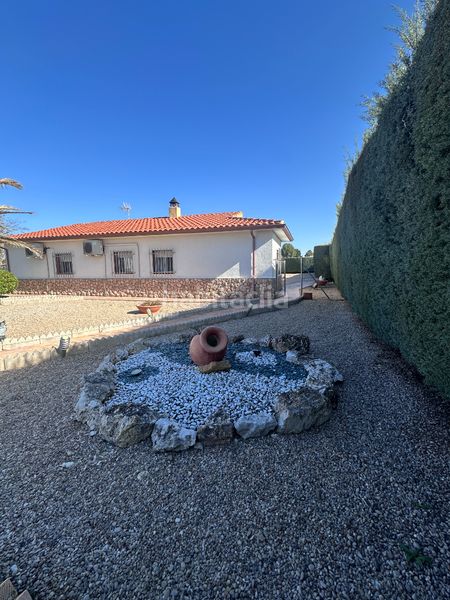 Foto a11caff9-177d-4479-ae48-5107d76bf083. Casa amb xemeneia calefacció aparcament piscina a Illana