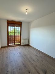Duplex  Avenida de la ilustración. Acogedor dúplex en el centro de velilla
