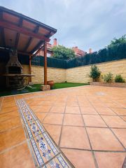 Casa adossada  Calle olivar. Fantástico chalet a la venta en velilla