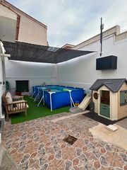 Casa  Calle manuel rosales. Casa reformada con patio  y garaje en loeches