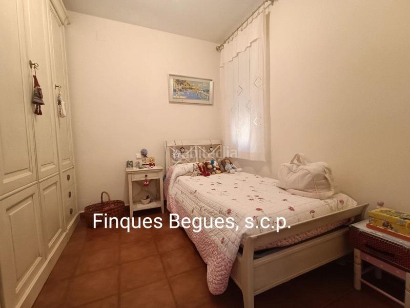 Foto 28442df1-20af-4fb5-87b6-7c20542d75d7. Casa adossada amb calefacció aparcament a Begues