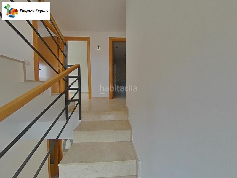 Foto 0d5aaa81-6d33-483f-b343-b38f76b6f09c. Casa aparellada amb calefacció aparcament piscina a Begues