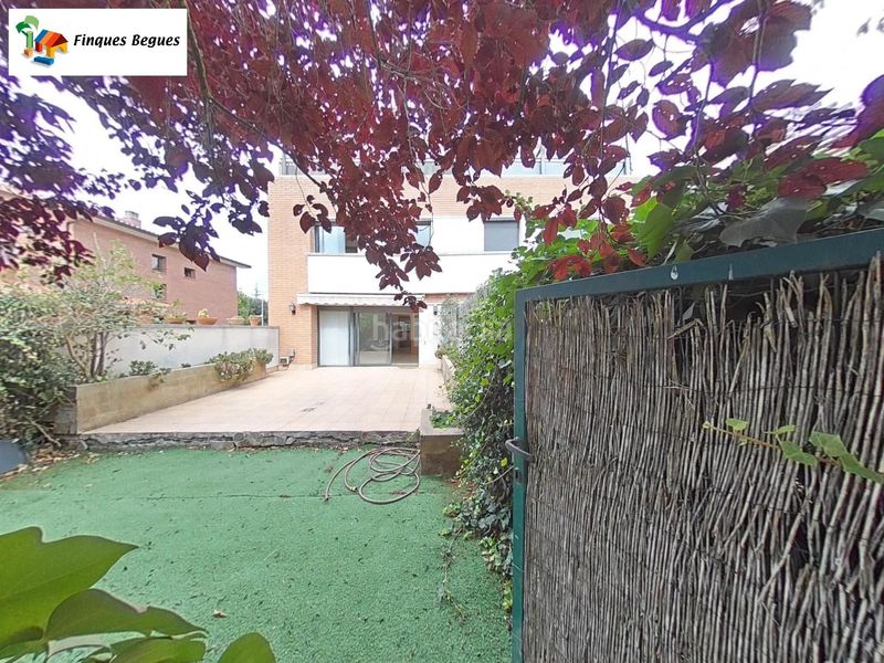 Foto 213cb031-0f32-4de8-bf5d-73502d4b7380. Casa aparellada amb calefacció aparcament piscina a Begues