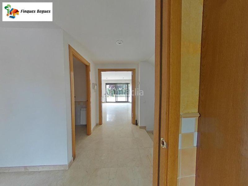 Foto 217851ed-d86d-46da-86b6-0684e311a626. Casa aparellada amb calefacció aparcament piscina a Begues
