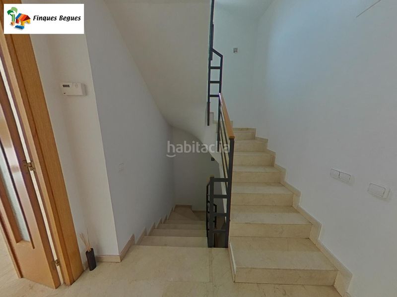Foto 556d19bf-b990-4e3f-b991-388e05e026d1. Casa aparellada amb calefacció aparcament piscina a Begues
