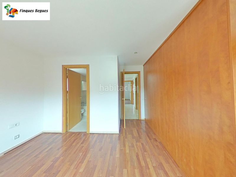 Foto 6bd51389-d6f9-4fa7-ba2b-9e6e5415c15a. Casa aparellada amb calefacció aparcament piscina a Begues