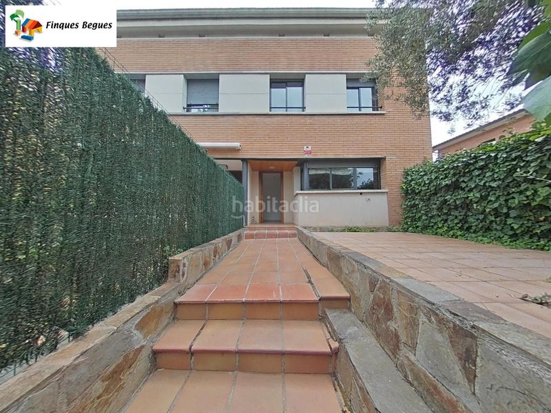 Foto 74ba8dc4-55d3-4cee-9f39-ea6d1d42a054. Casa aparellada amb calefacció aparcament piscina a Begues
