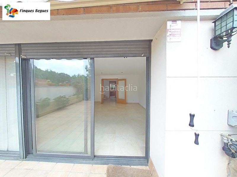 Foto 811cda29-fe19-4263-af4f-20f01ab40073. Casa aparellada amb calefacció aparcament piscina a Begues