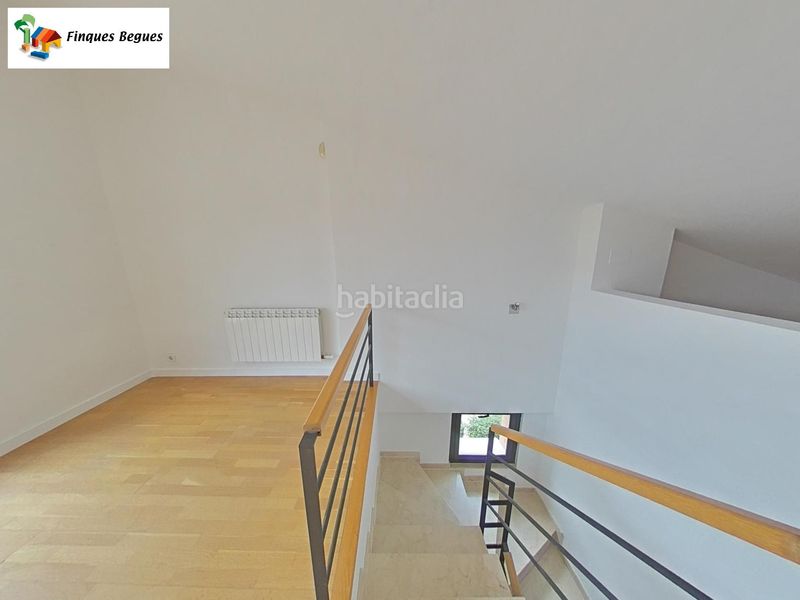 Foto 828bac3c-075d-4c5b-93b6-b51a8a836df8. Casa aparellada amb calefacció aparcament piscina a Begues