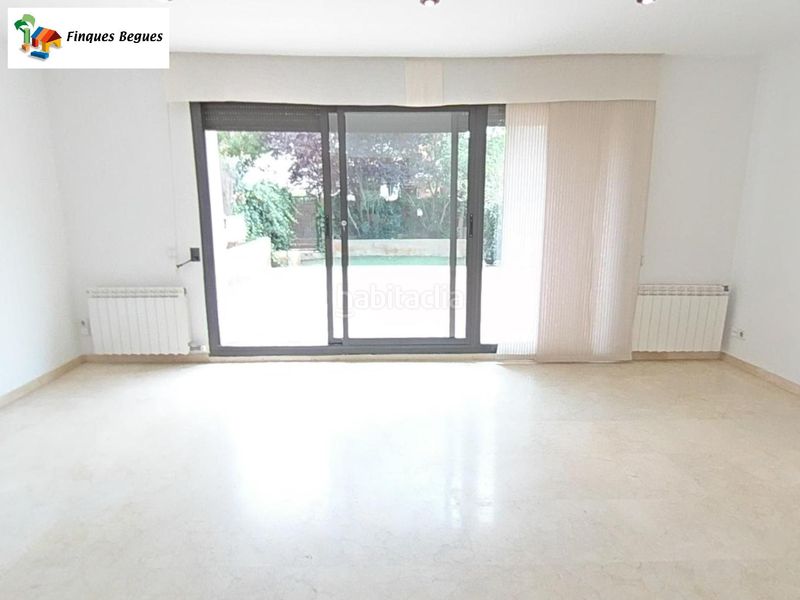 Foto 8eb10cbc-f38c-44ac-b0a6-93059a09b805. Casa aparellada amb calefacció aparcament piscina a Begues