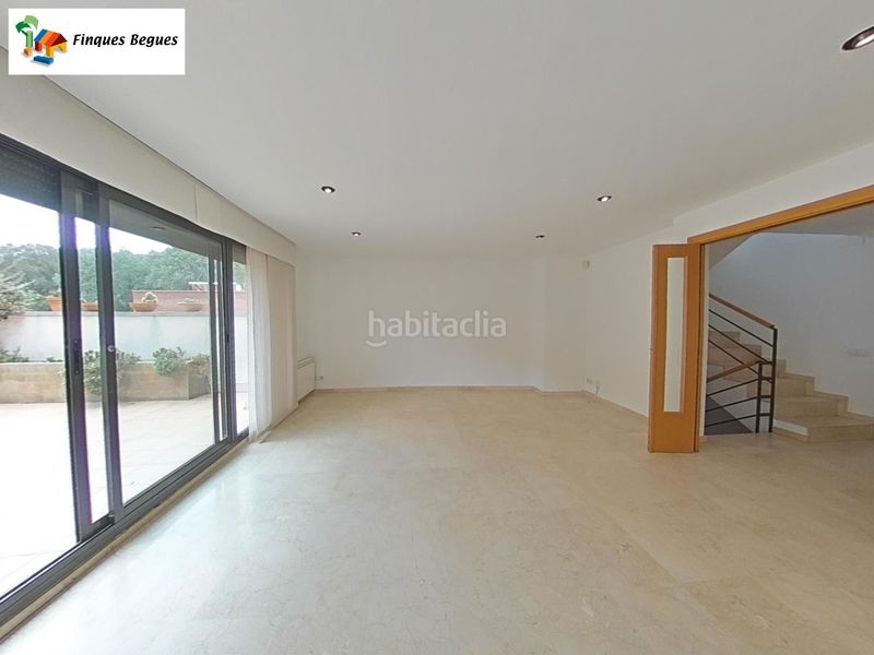 Foto 8f66b5e0-aa75-40c8-a5f7-bee8bd045601. Casa aparellada amb calefacció aparcament piscina a Begues