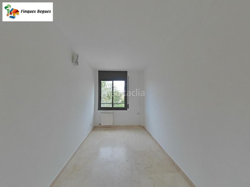 Foto abb12f77-b1bd-4a3c-b53f-c34e5706a577. Casa aparellada amb calefacció aparcament piscina a Begues