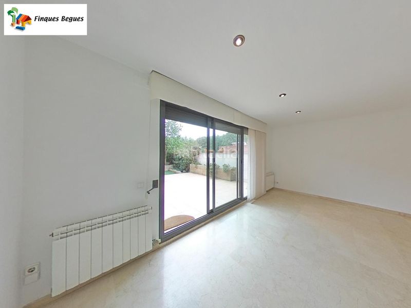 Foto ba5099c1-219b-4532-b309-af2fc6f150c3. Casa aparellada amb calefacció aparcament piscina a Begues