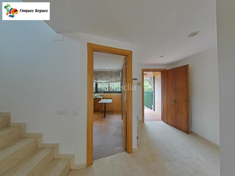 Foto cbfaec08-c6fd-4a9d-be1e-a05dd2f25a78. Casa aparellada amb calefacció aparcament piscina a Begues