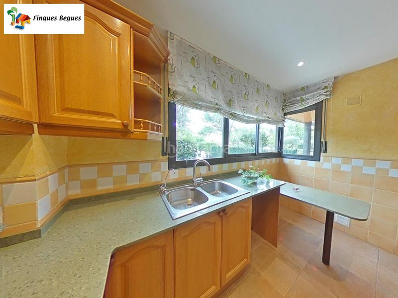 Foto d2d4b0ad-12ca-4123-b1da-6774666e3d39. Casa aparellada amb calefacció aparcament piscina a Begues