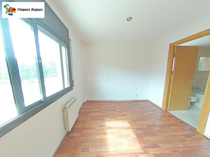 Foto d86608d9-8d7f-4d36-9dda-67661e9a2e0a. Casa aparellada amb calefacció aparcament piscina a Begues