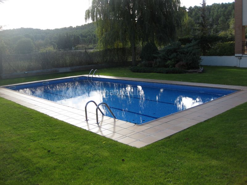 Foto da892cab-0265-4d2e-b013-9cb8b069c3a2. Casa aparellada amb calefacció aparcament piscina a Begues