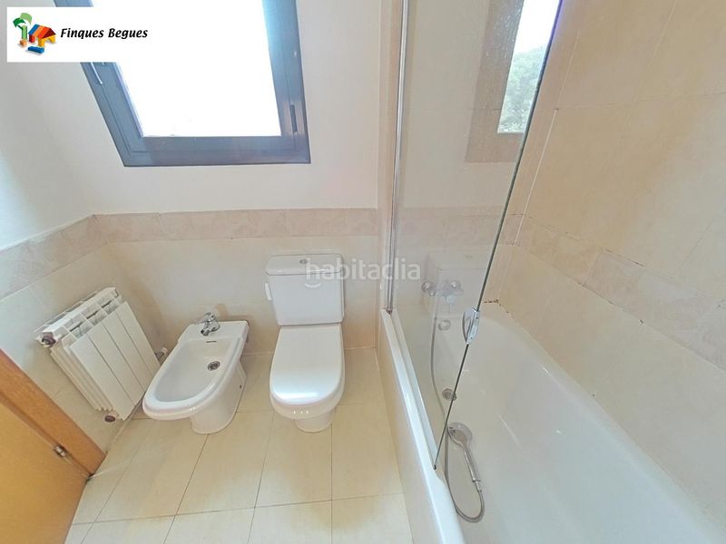Foto e671e2bc-0825-43b8-a31e-f1ecddf6f6b8. Casa aparellada amb calefacció aparcament piscina a Begues