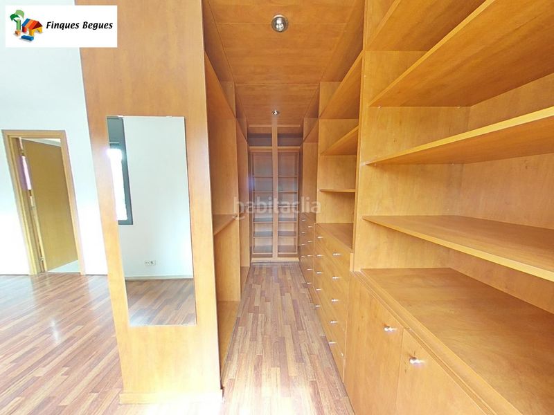 Foto f35e456f-f3fb-44b4-9557-7cdc9c0c9df6. Casa aparellada amb calefacció aparcament piscina a Begues