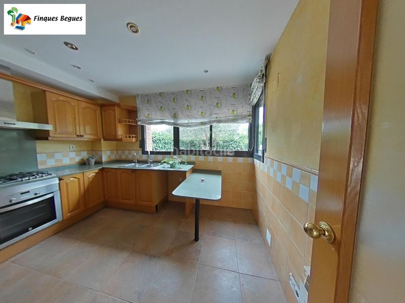 Foto fb9a5c0c-0b5c-4bf7-851f-f6f88f86b8db. Casa aparellada amb calefacció aparcament piscina a Begues