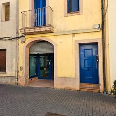 Lloguer Local Comercial a Carrer major 36. Local con patio en el centro de begues