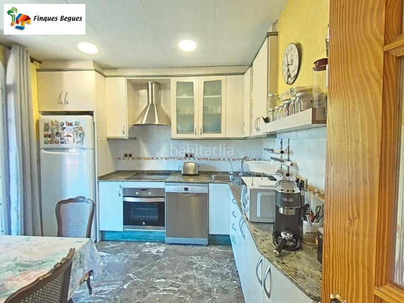 Foto 1a5529c2-c8d4-4cce-aa65-3f1ff81735b2. Xalet amb xemeneia calefacció aparcament piscina a Begues