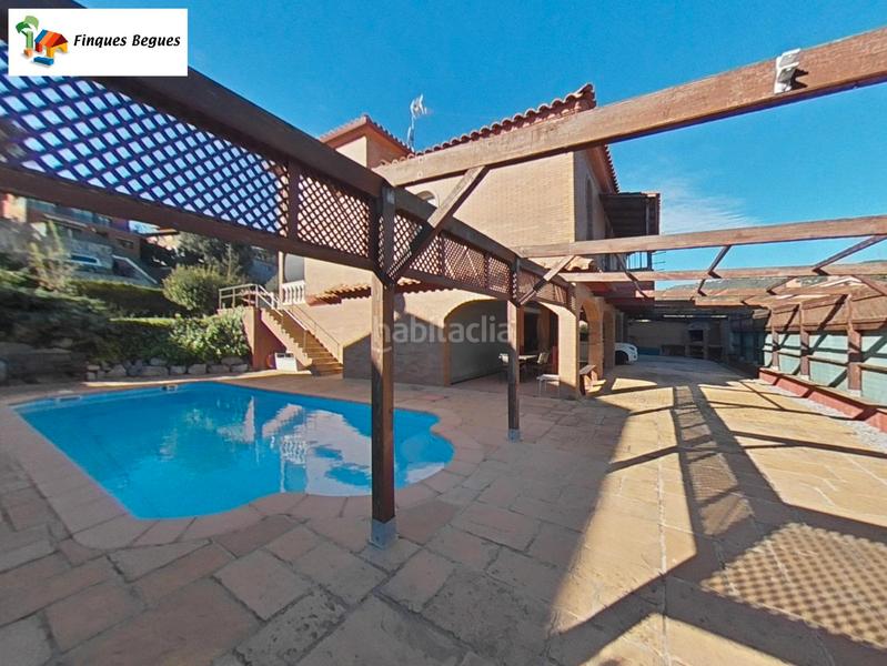 Foto 3f1c6549-d9b9-4809-a7db-f6abf4ed143d. Xalet amb xemeneia calefacció aparcament piscina a Begues