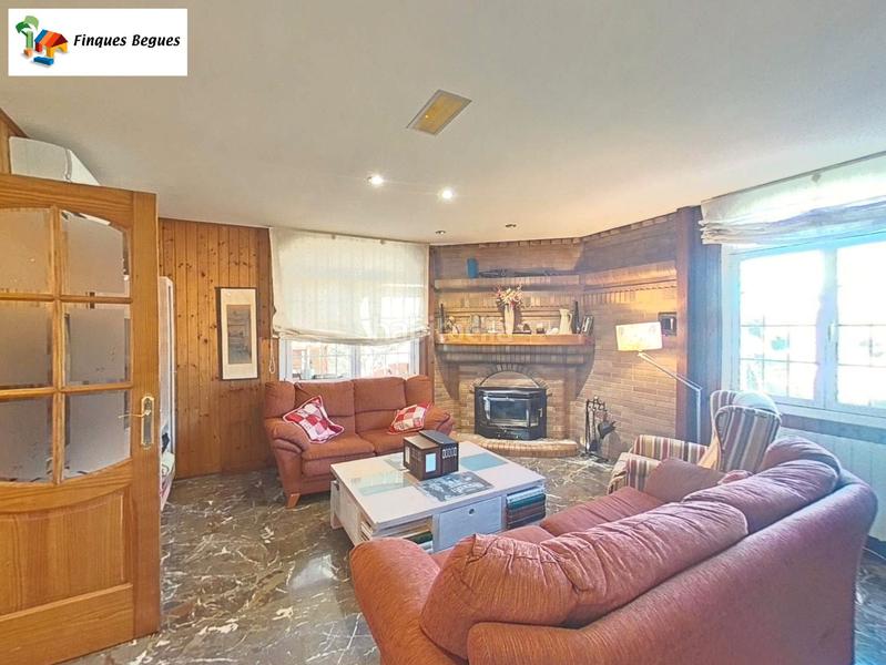 Foto 4cad560e-5c07-4706-a5b9-43b08b2f98e7. Xalet amb xemeneia calefacció aparcament piscina a Begues