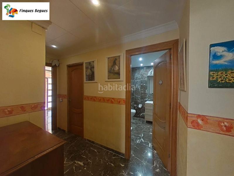 Foto 9a5f2855-40f7-4614-8862-5d72e46cac61. Xalet amb xemeneia calefacció aparcament piscina a Begues