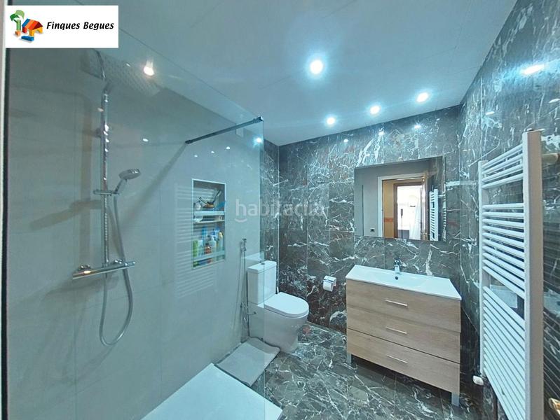 Foto ab82fd9f-f23f-4404-8fa7-3c909f84e084. Xalet amb xemeneia calefacció aparcament piscina a Begues