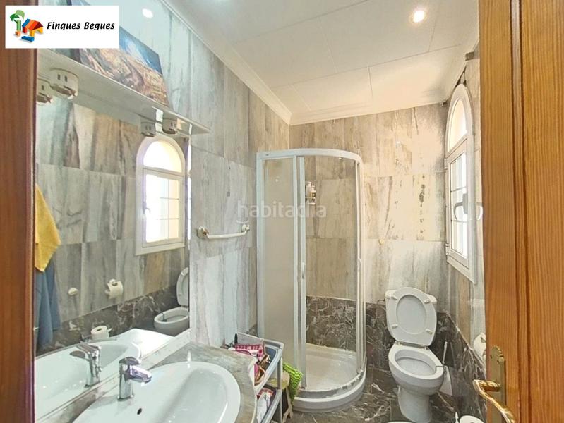 Foto af6a125e-7680-4136-90af-37d52bd27984. Xalet amb xemeneia calefacció aparcament piscina a Begues