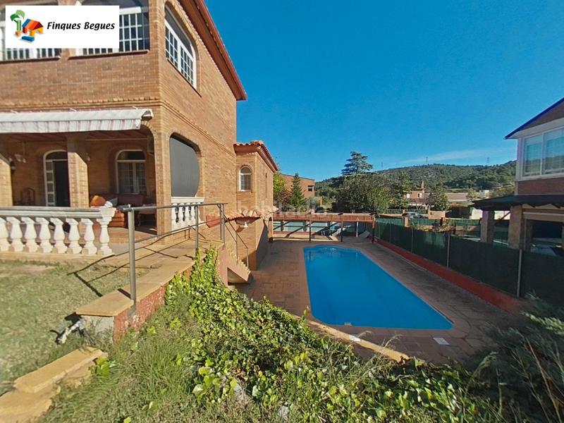 Foto b2a349b5-db10-4580-ae33-e530015f8bdd. Xalet amb xemeneia calefacció aparcament piscina a Begues