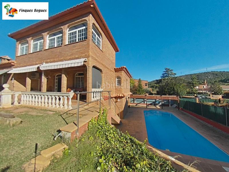 Foto cbb40486-6ff5-462c-9a36-64567b0f7a13. Xalet amb xemeneia calefacció aparcament piscina a Begues