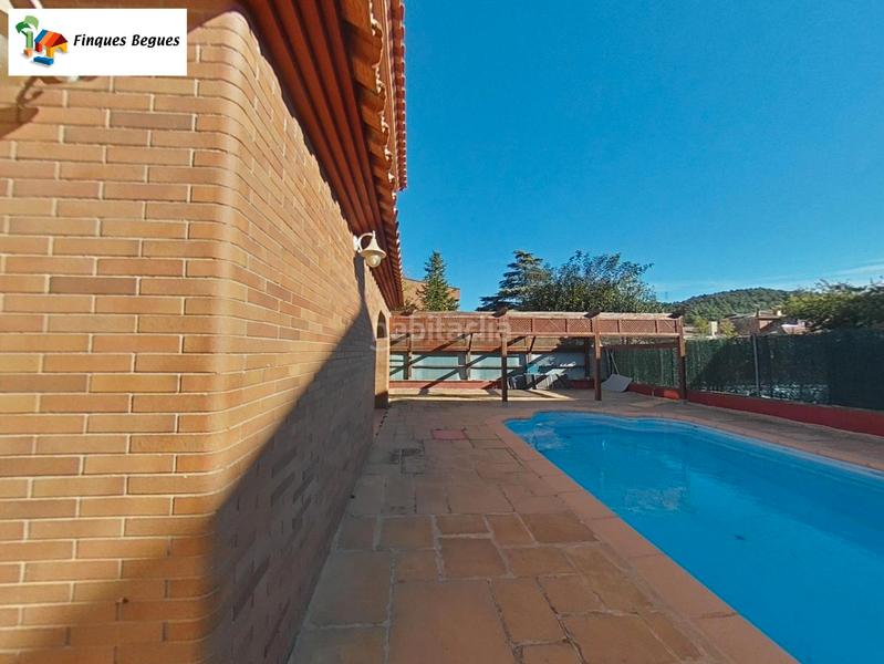 Foto da677b42-33f7-4df8-9aa8-3a18a99c4f5c. Xalet amb xemeneia calefacció aparcament piscina a Begues