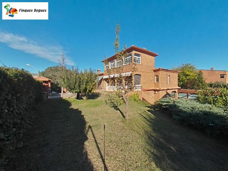 Foto dfdb3f75-26de-403c-8402-0634f3da76cc. Xalet amb xemeneia calefacció aparcament piscina a Begues