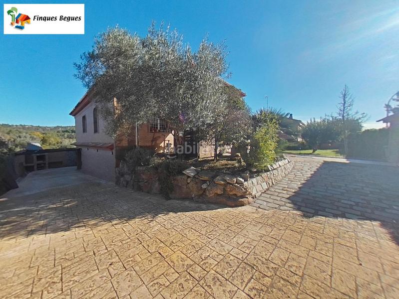 Foto e048f7f1-1efc-457f-8148-90c144d0ce77. Xalet amb xemeneia calefacció aparcament piscina a Begues