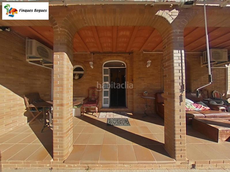 Foto eb7085e2-2f2d-48e8-8638-da659af40c7a. Xalet amb xemeneia calefacció aparcament piscina a Begues