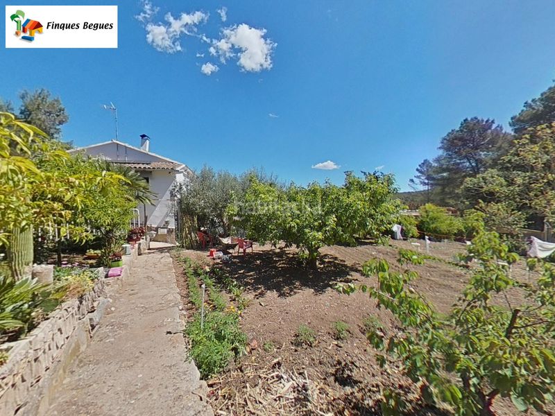 Foto 820eaadd-1526-4a79-885e-5eb8a9d3d04f. Masia a n/a a Begues