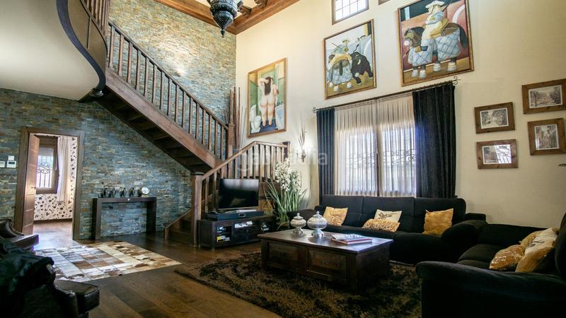 Foto 0cf9eed2-d351-4c03-9f7b-90b0b9591c57. Chalet with heating parking pool in Las Trescientas-San Francisco-Ciudad Vergel Elda