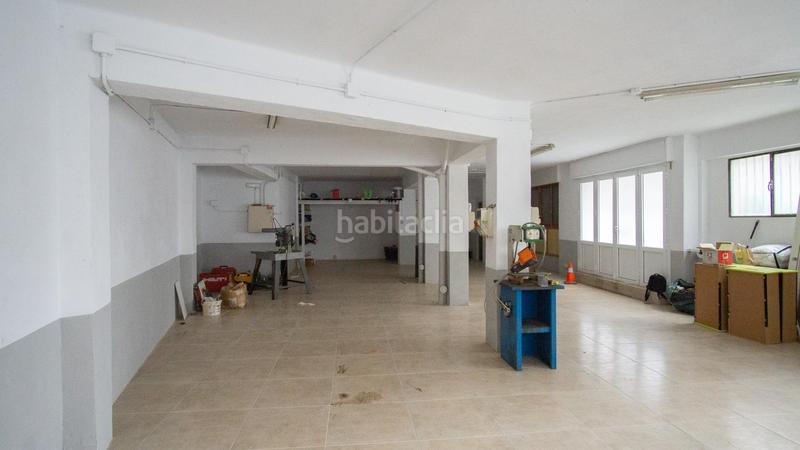 Foto c4fc69b9-44ef-4b81-9429-528d28dfcae2. Local comercial  en esquina, todo exterior y con excelente ubicación! en Elda