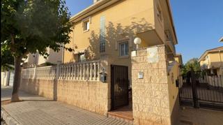 Casa en Campo Alto-Club de Campo. Bungalow en una de las mejores zonas residenciales de elda